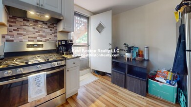 19 Harvard St in Everett, MA - Building Photo - Building Photo