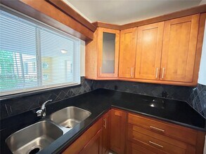 2880 Pine Tree Dr in Miami Beach, FL - Building Photo - Building Photo