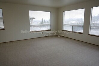 3232 21st Ave W in Seattle, WA - Building Photo - Building Photo