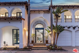 706 N Crescent Dr in Beverly Hills, CA - Building Photo - Building Photo
