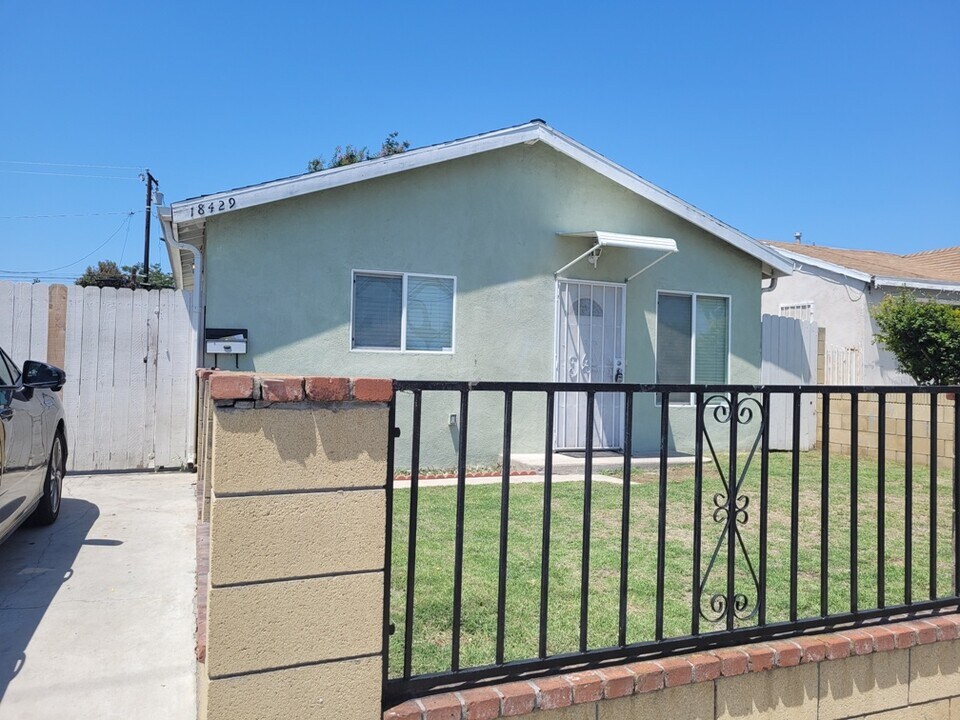 18431 Norwalk Blvd in Artesia, CA - Building Photo