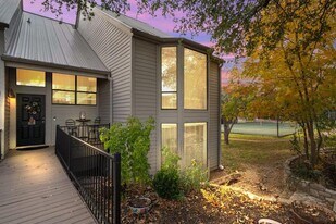 143 World of Tennis Sq in Lakeway, TX - Building Photo
