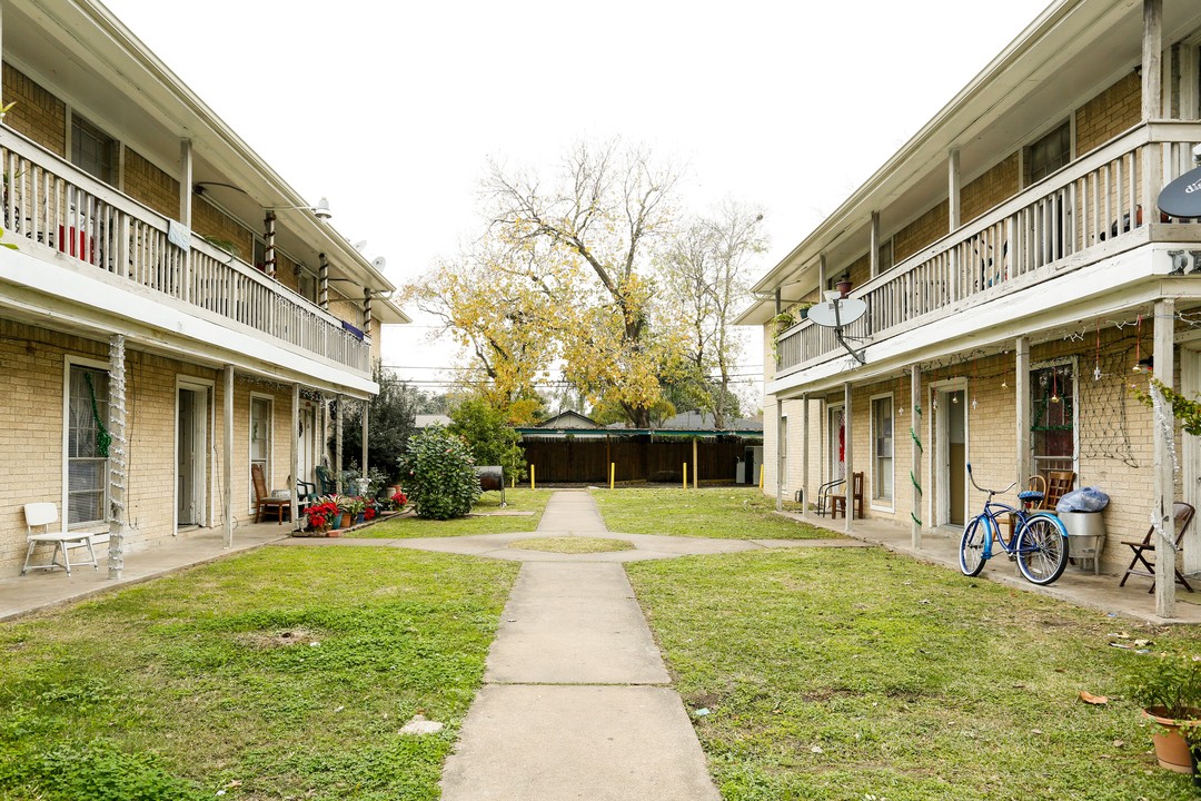 Tropicana Apartments in Houston, TX - Foto de edificio