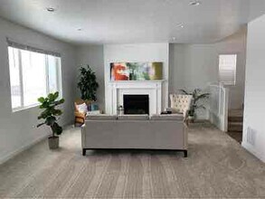 2132 N Wild Hyacinth Dr. in Saratoga Springs, UT - Building Photo - Building Photo