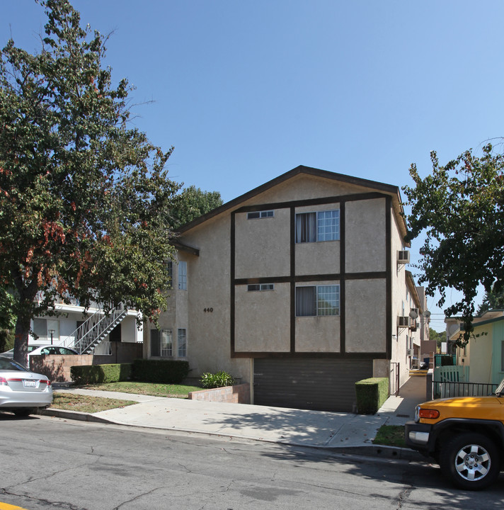 440 E Cypress Ave in Burbank, CA - Building Photo