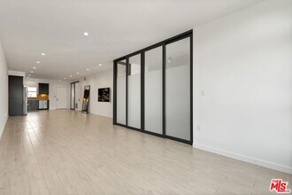 13045 Pacific Promenade, Unit 334 in Los Angeles, CA - Foto de edificio - Building Photo