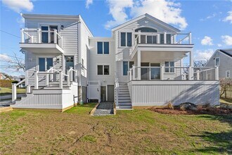 443 Wolcott Ave-Unit -1 in Middletown, RI - Building Photo - Building Photo