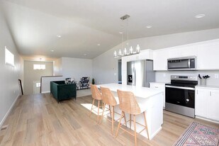 1265 Jill Dr W in West Fargo, ND - Building Photo