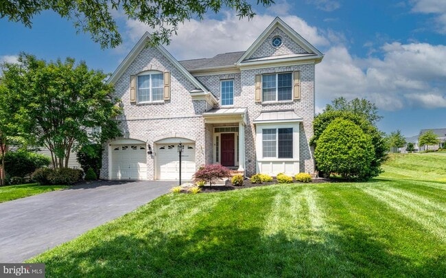 property at 5737 Waterloo Bridge Cir