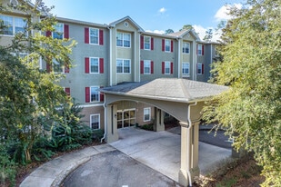 Madison Manor in Jacksonville, FL - Building Photo