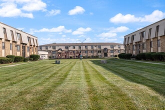 Ross Park Apartments in Fremont, OH - Foto de edificio - Building Photo