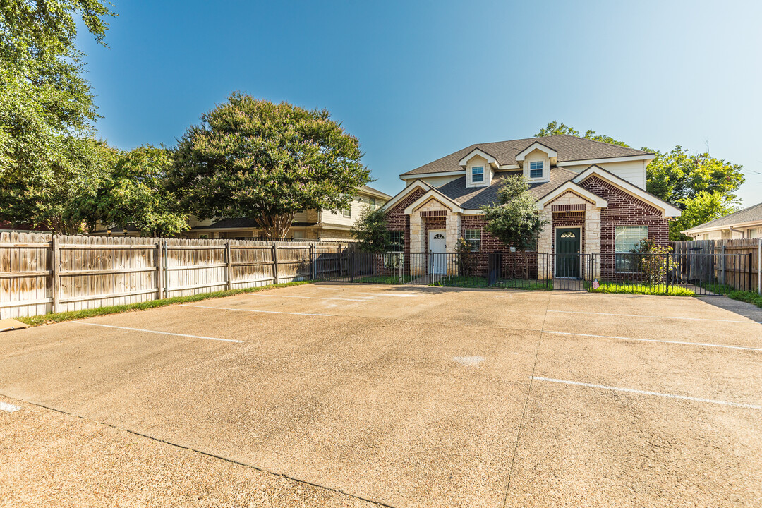 2024 S 9th St in Waco, TX - Building Photo