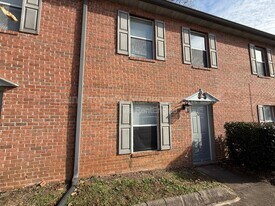 1105 W Parkway Ave in Knoxville, TN - Building Photo