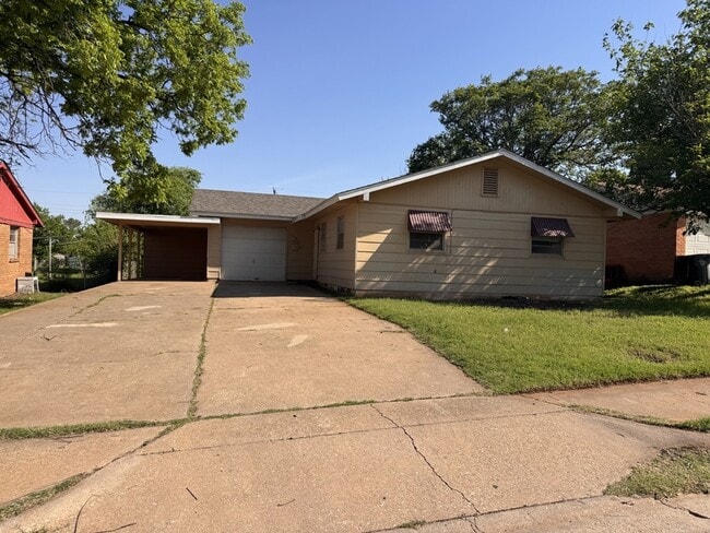property at 1520 Roanoke Dr