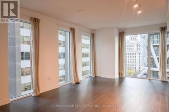 238 Simcoe St in Toronto, ON - Building Photo - Building Photo