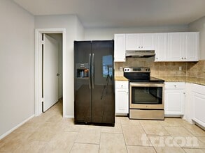 7606 Chatsworth in San Antonio, TX - Building Photo - Building Photo