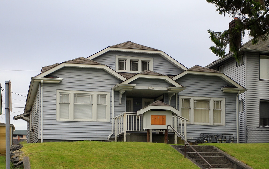 3506 Oakes Ave in Everett, WA - Foto de edificio