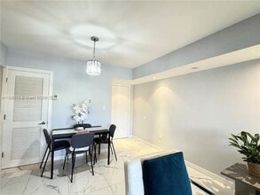 9701 Fontainebleau Blvd in Miami, FL - Building Photo - Building Photo