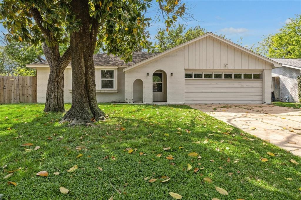 5847 Bitternut Dr in Houston, TX - Building Photo