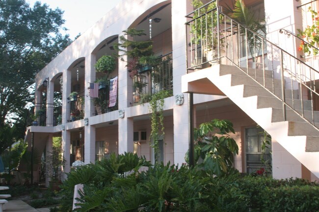 Blue Bay Villas in St. Petersburg, FL - Foto de edificio - Building Photo