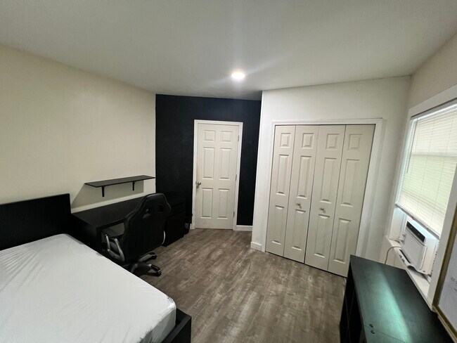 905 NW 7th Ave in Gainesville, FL - Building Photo - Building Photo