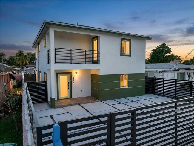 1886 NW 68th St in Miami, FL - Foto de edificio - Building Photo