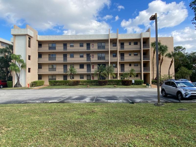 4760 Lucerne Lakes Blvd W in Greenacres, FL - Building Photo