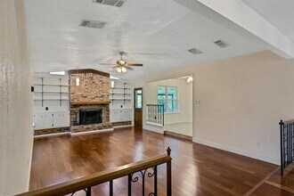 2624 Barton Hills Dr in Austin, TX - Foto de edificio - Building Photo