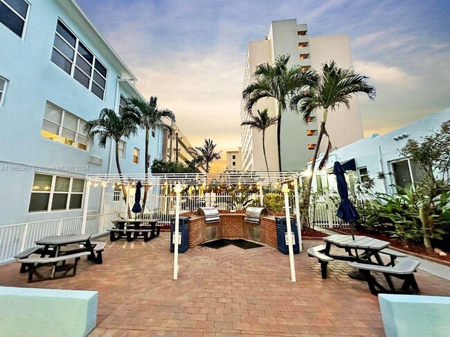 315 Van Buren St in Hollywood, FL - Foto de edificio - Building Photo