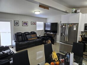 6744 SW 21st St in Miami, FL - Building Photo - Building Photo