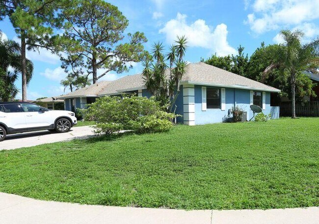787 Lantern Tree Ln in Wellington, FL - Building Photo - Building Photo