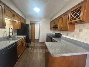 3411 NW Duncan Rd in Blue Springs, MO - Foto de edificio - Building Photo