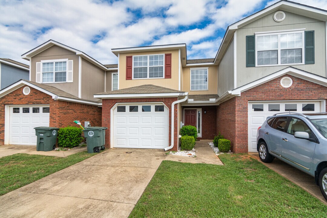 229 Wakefield Way in Enterprise, AL - Building Photo