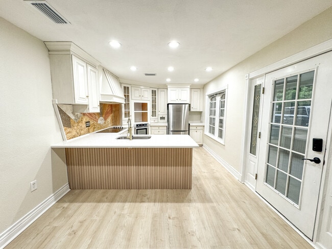 property at 4711 Sunnydale Ln N