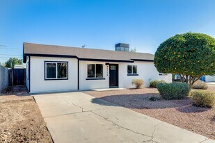 6715 N 32nd Dr in Phoenix, AZ - Building Photo