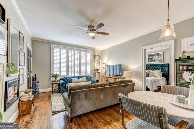 28 Collier Rd NW, Unit 11 in Atlanta, GA - Foto de edificio - Building Photo