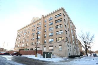 The Porter Senior Apartments in Lansing, MI - Foto de edificio - Building Photo