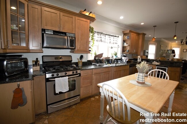 55 Hobart St in Boston, MA - Foto de edificio - Building Photo