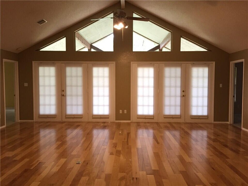 109 Simpson Ave in Cedar Creek, TX - Building Photo