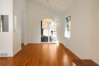 21 Woodbury Rd in Asheville, NC - Building Photo - Building Photo