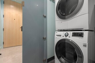 6401 Wilshire Blvd in Los Angeles, CA - Foto de edificio - Building Photo