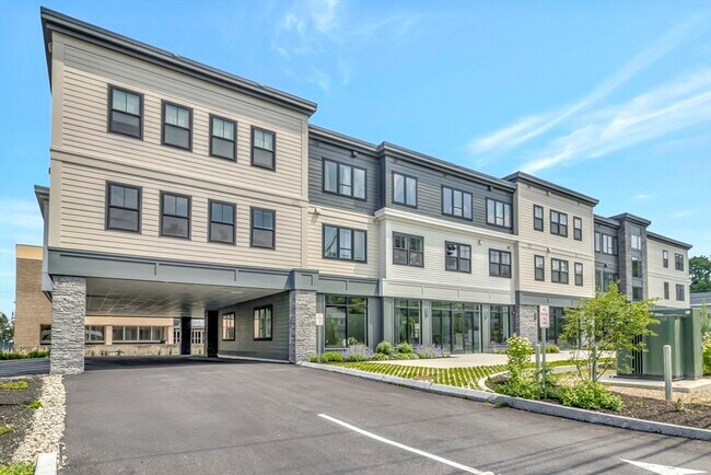 1000 Washington St in Dedham, MA - Building Photo - Building Photo