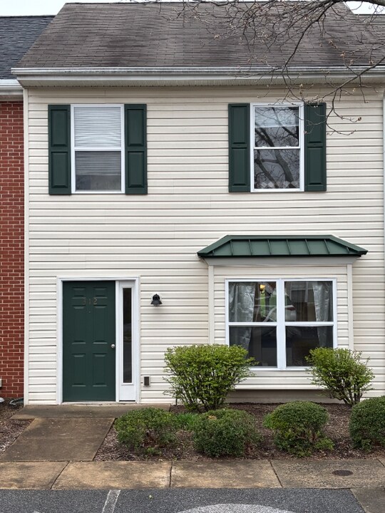 312 Hilltop Ln in Chestertown, MD - Building Photo