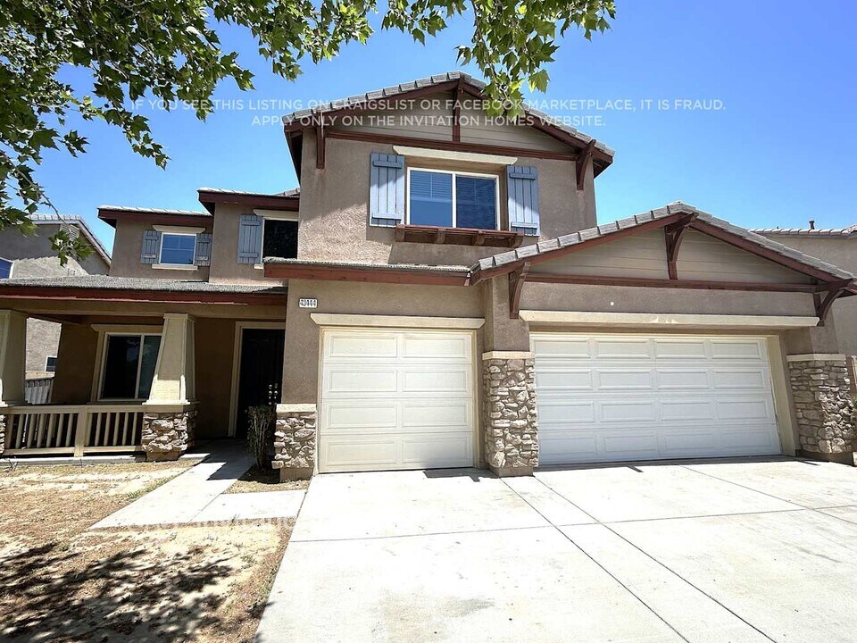 43444 Hampton St in Lancaster, CA - Building Photo
