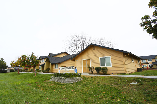Rose Valley Apartments in Wasco, CA - Foto de edificio - Building Photo