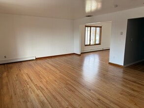 373 Jersey Ave, Unit 25 in Fairview, NJ - Building Photo - Building Photo