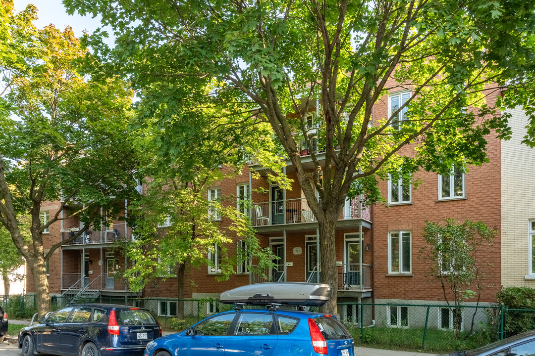 165 Saint-Luc Rue in Québec, QC - Building Photo