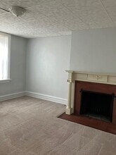 308 N Front St, Unit B in Liverpool, PA - Foto de edificio - Building Photo
