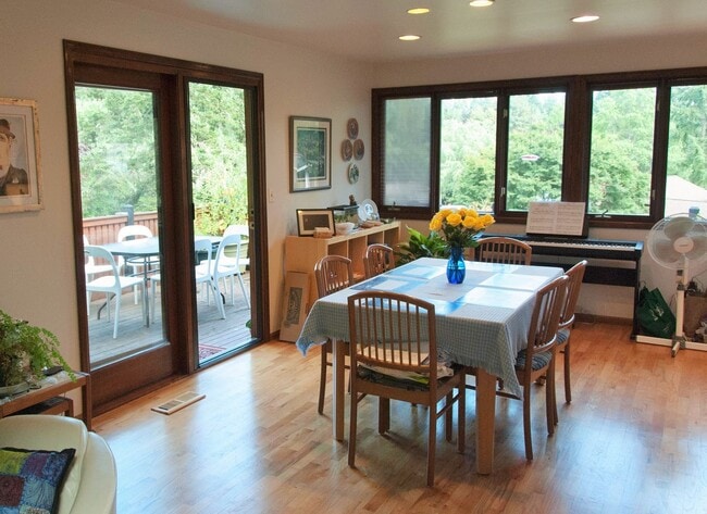 2919 129th Ave NE in Bellevue, WA - Building Photo - Building Photo