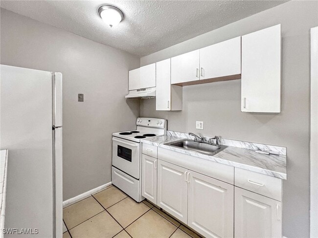 property at 1852 Golf View Ave